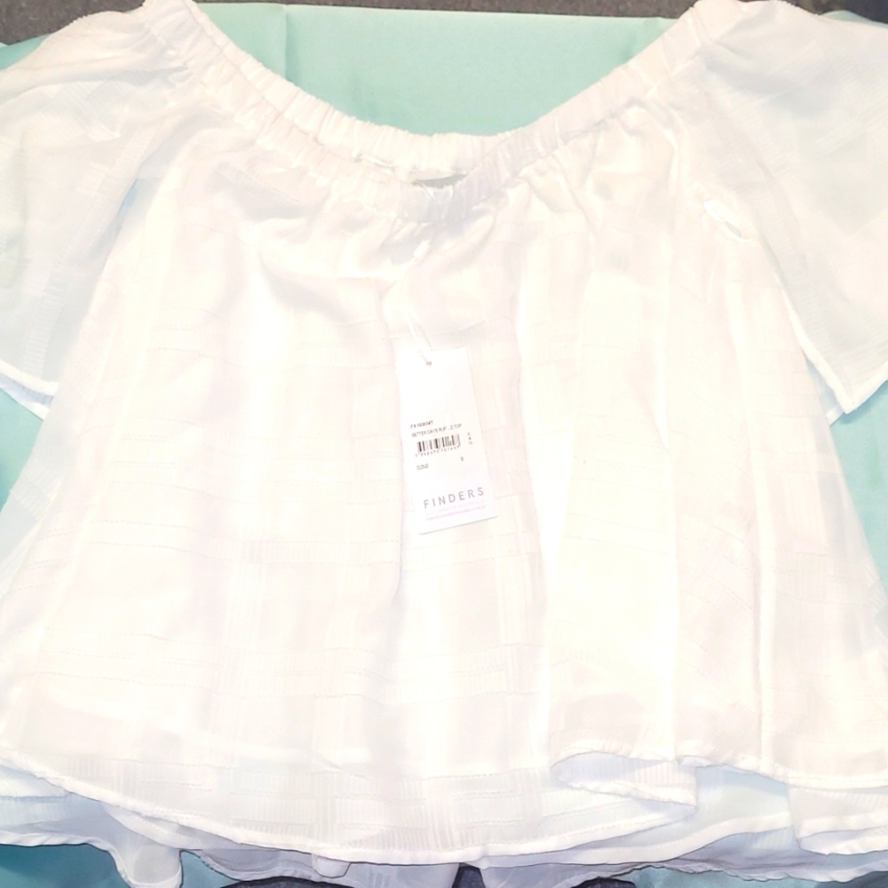 New -Finders size Small Ladies white Top